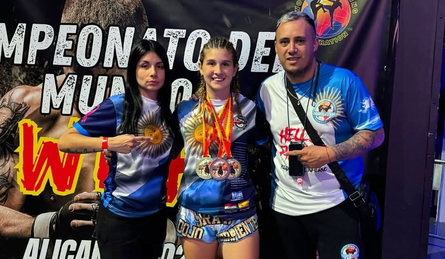 Objetivo cumplido. Paz Venegas, Katherine Pirello y Maxi Saravia