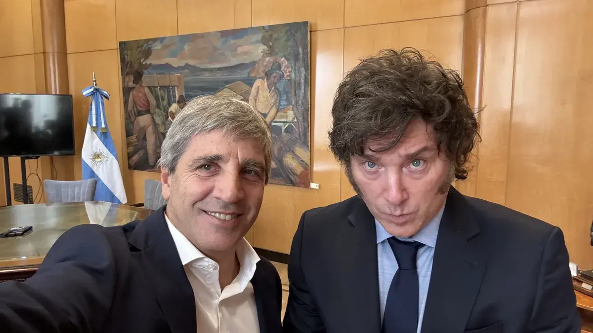 El ministro de Economía, Luis Caputo y el presidente Milei