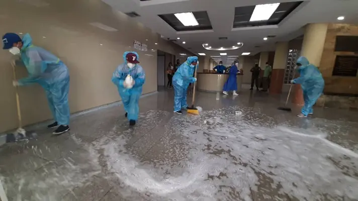 ANTE INCREMENTO DE CASOS DE COVID-19: desinfectan áreas del Hospital Luis Razetti de Barcelona