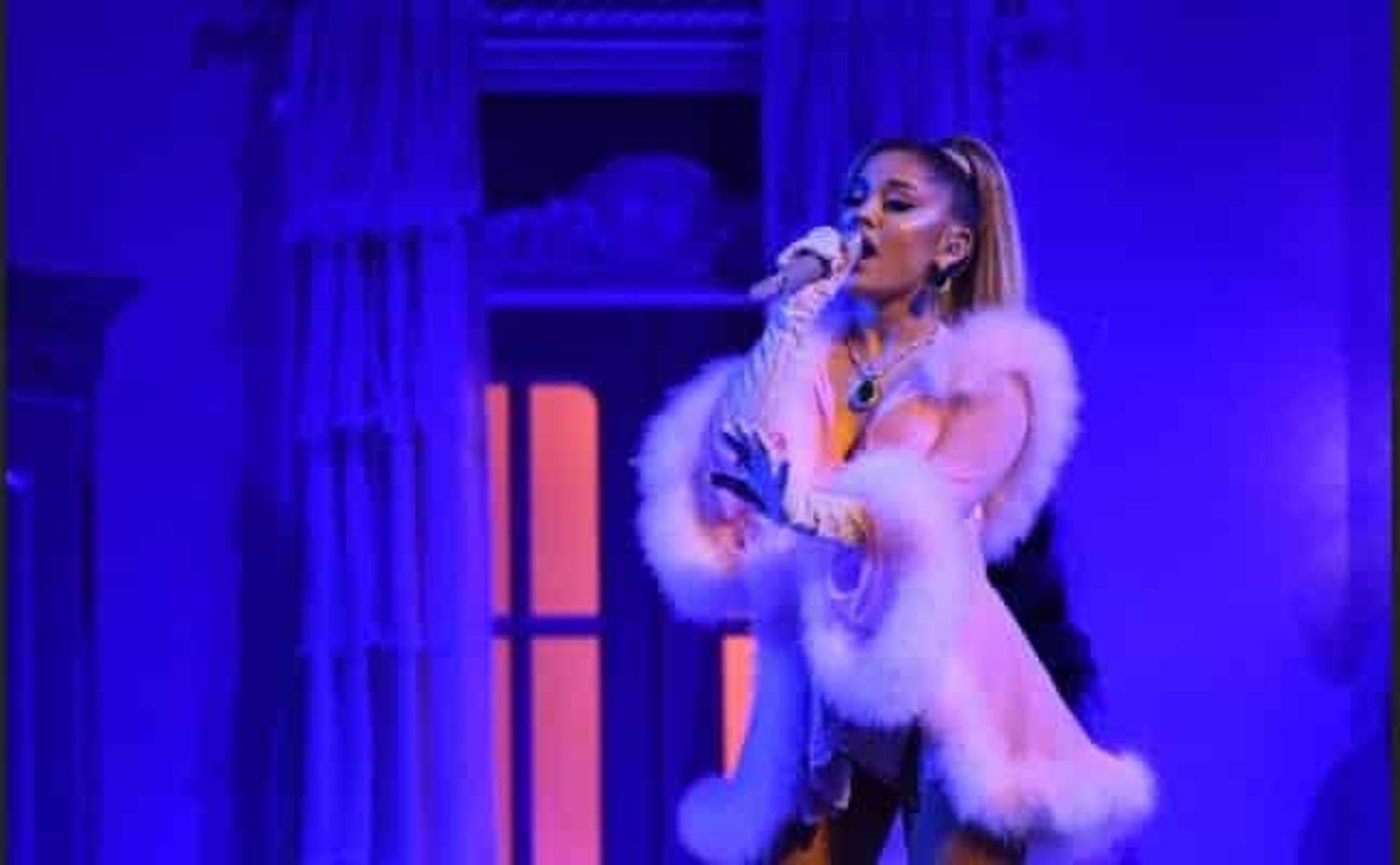 Ariana Grande abandona la soltería