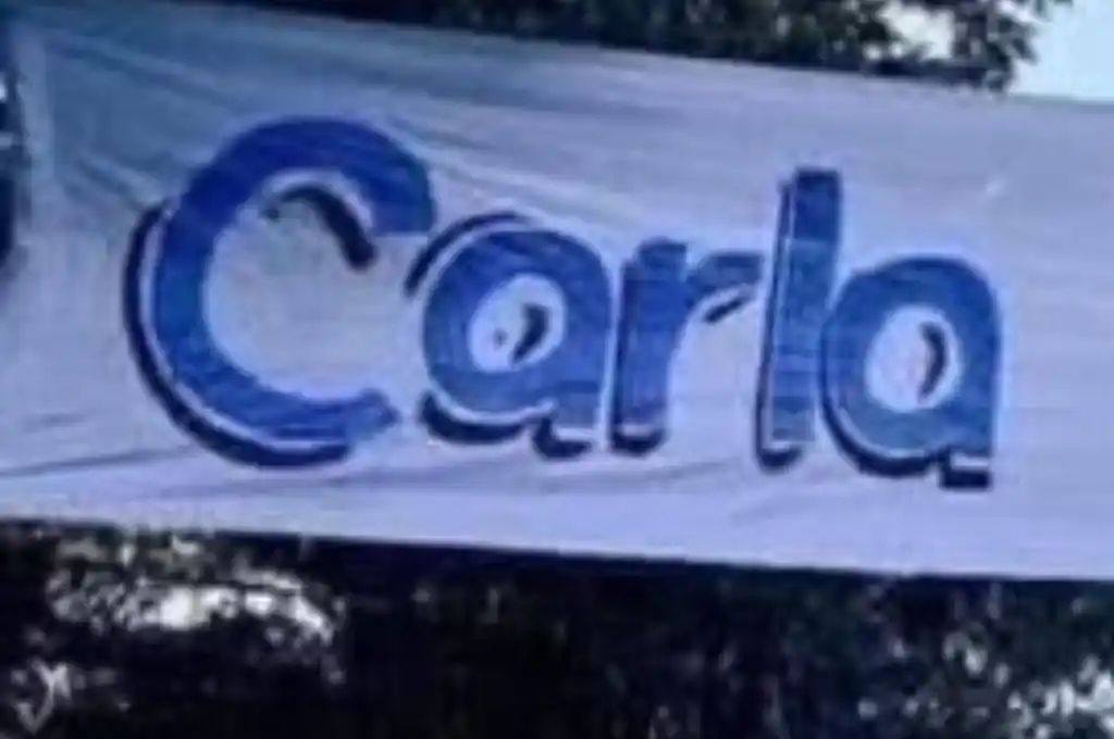 Un pasacalle desató un escándalo el primer día de clases: “Te encamaste con mi marido”