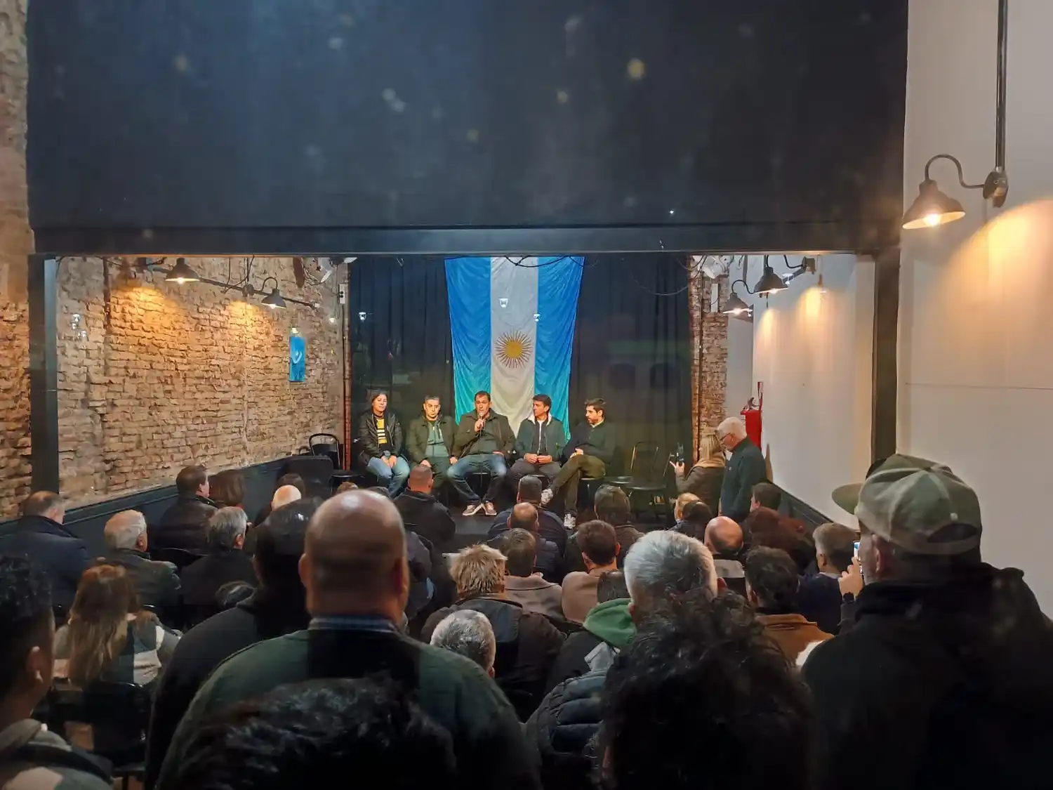 El encuentro tuvo lugar en el teatro café Wojtyla.