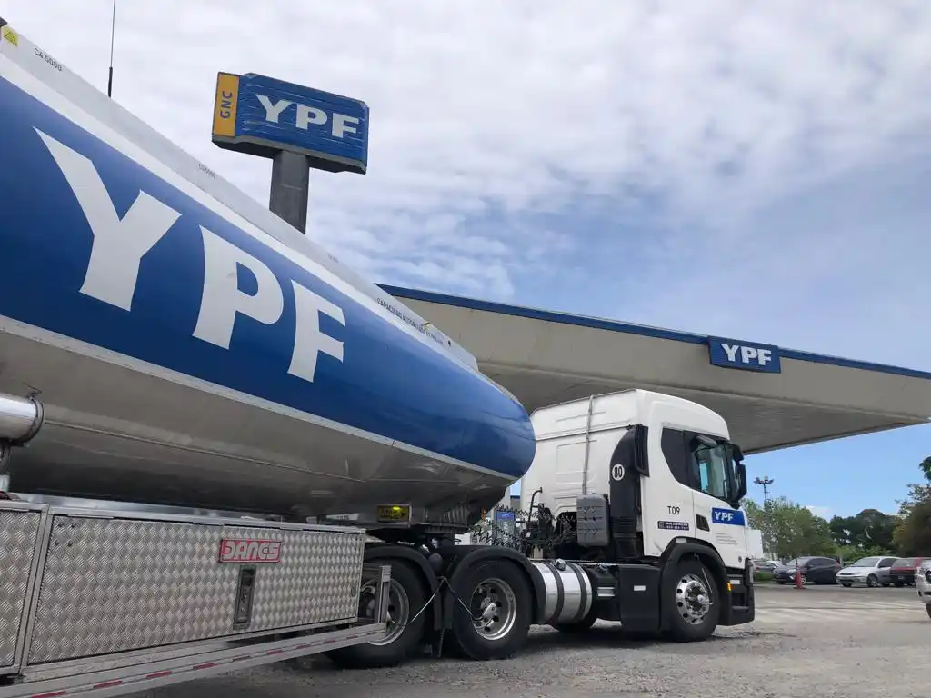 Albanese sobre el combustible: “Creemos que el producto está, pero lo están amarreteando”