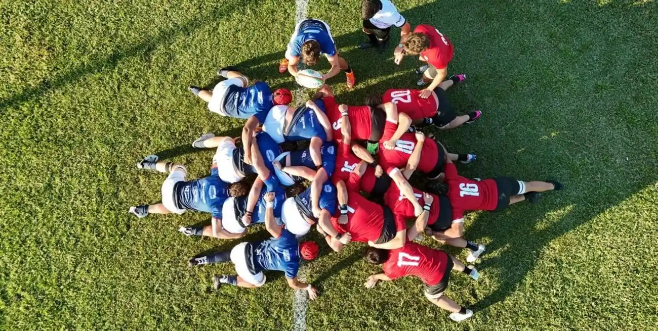 El encuentro de rugby se disputa en cancha de Aranduroga en Corrientes. Foto: Fernando Nicola.