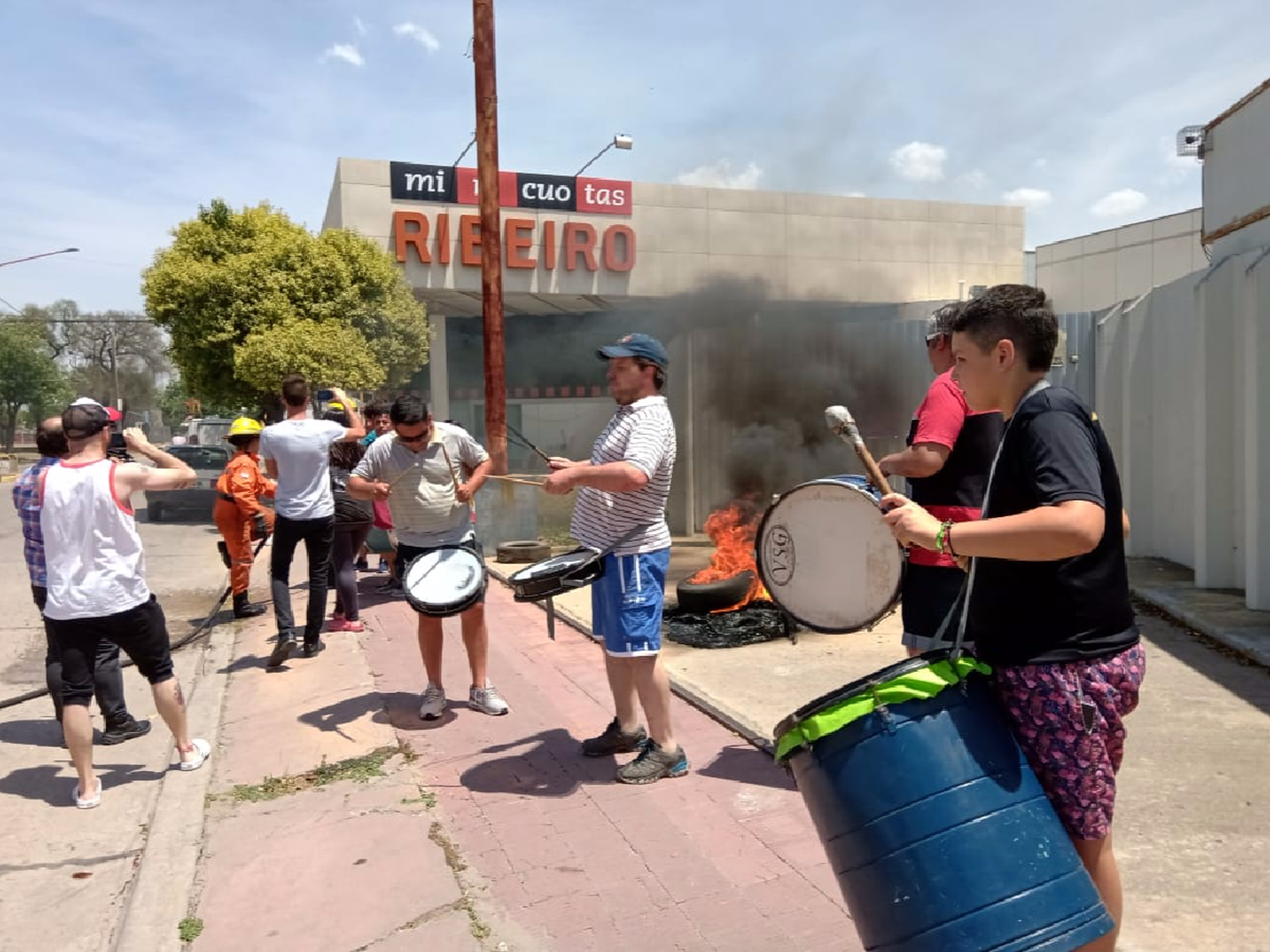 Cierre de Ribeiro en Arroyito: se intensifican las protestas y esperan por un acuerdo