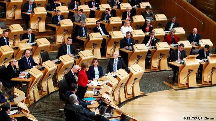 Escocia aprueba ley del “brexit”