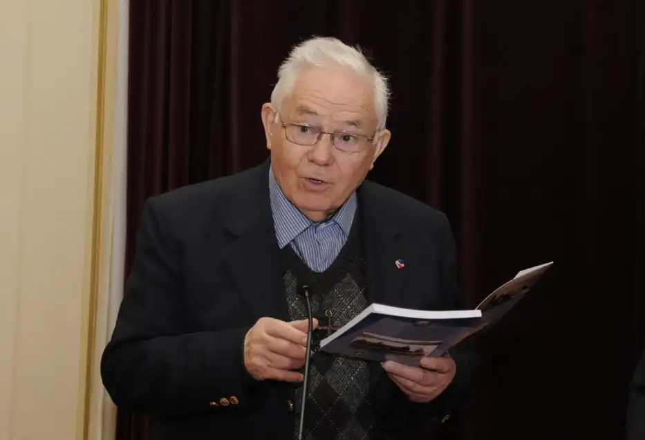 El Hermano Adelsio Delfabro presentó su libro sobre el colegio San José