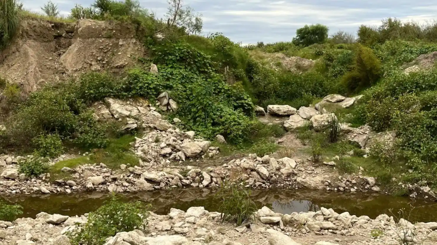 El Superior Tribunal de Justicia ordena garantizar el libre fluir del arroyo El Salto