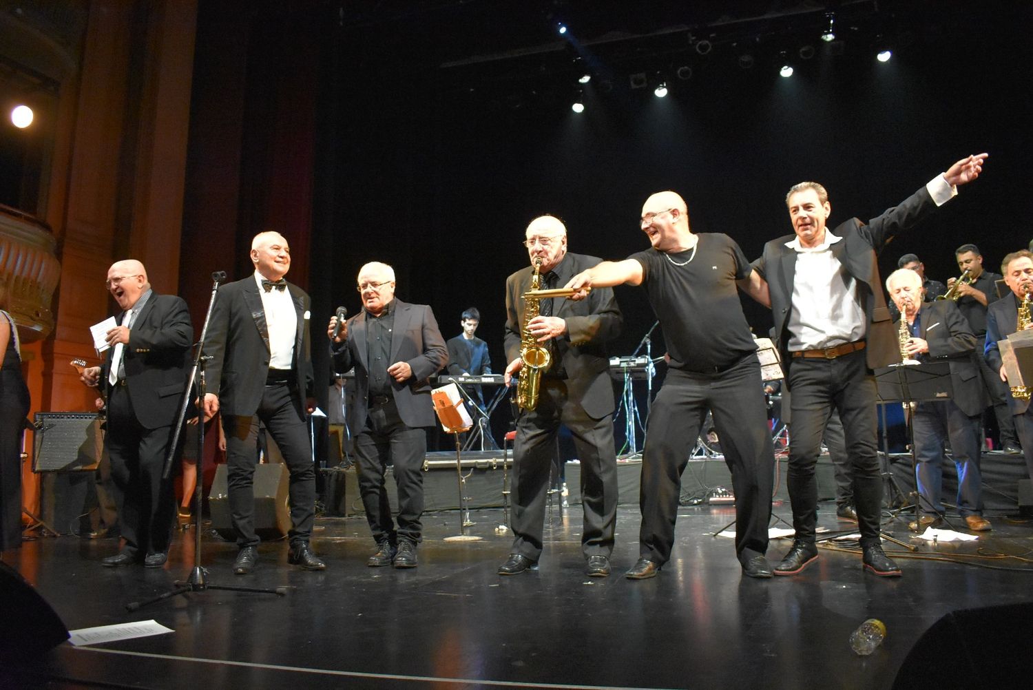 La Gitante Jazz Arias en el show por los 85 años de vida.