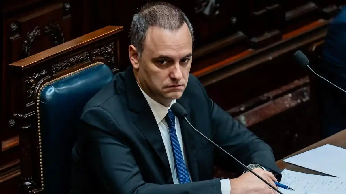 Adorni se defendió en Diputados, pero persisten las dudas sobre su patrimonio