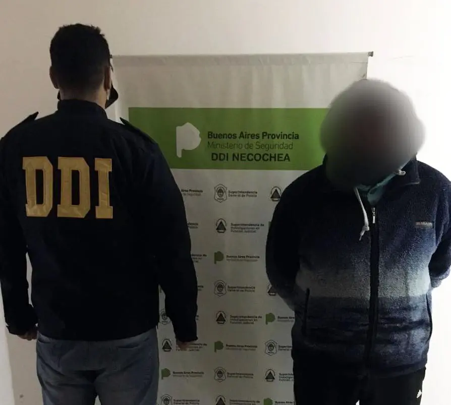 Lo acusan de abusar de su hijastra durante casi 8 años y está preso