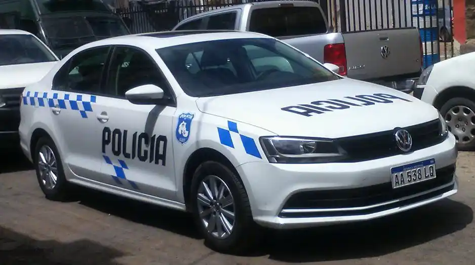 Al tomar intervención la Policía el inculpado se encontraba maniatado.