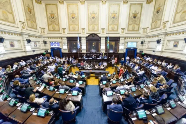 Senadores provinciales presentan proyecto para que los clubes brinden capacitaciones contra la violencia