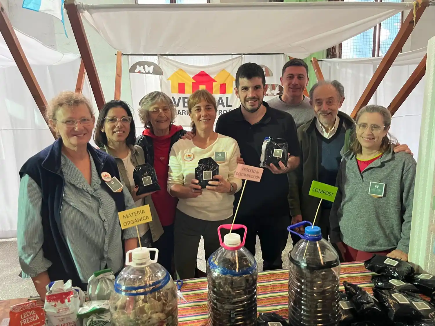 El intendente Leonel Chiarella visitó la Feria dominguera Verde.