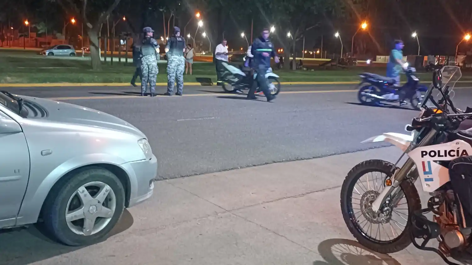 Refuerzan controles nocturnos y retienen nueve vehículos por infracciones de tránsito.