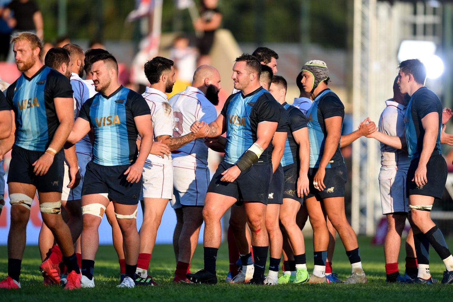 Ignacio Calles, en el saludo final de ambos equipos.