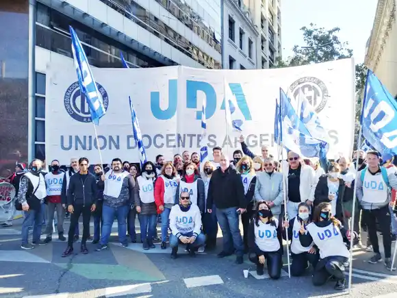 UDA convoca al paro y movilización de la CGT en defensa de la educación y los derechos laborales