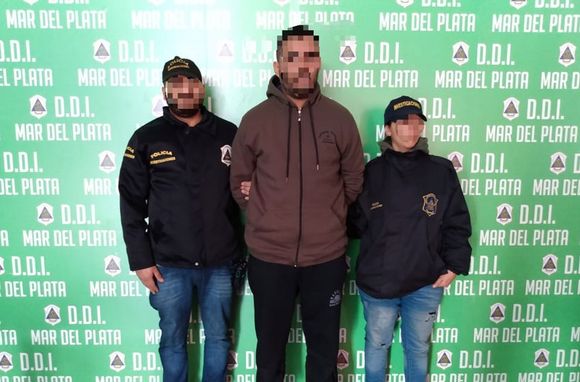 Detuvieron a un hombre por robar un local de cobros