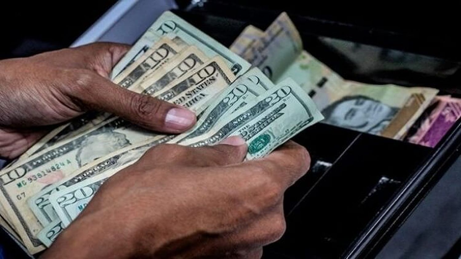 ¡PELIGRO, CERCO TRIBUTARIO! Lo que encierra la Ley de Impuestos a las Grandes Transacciones