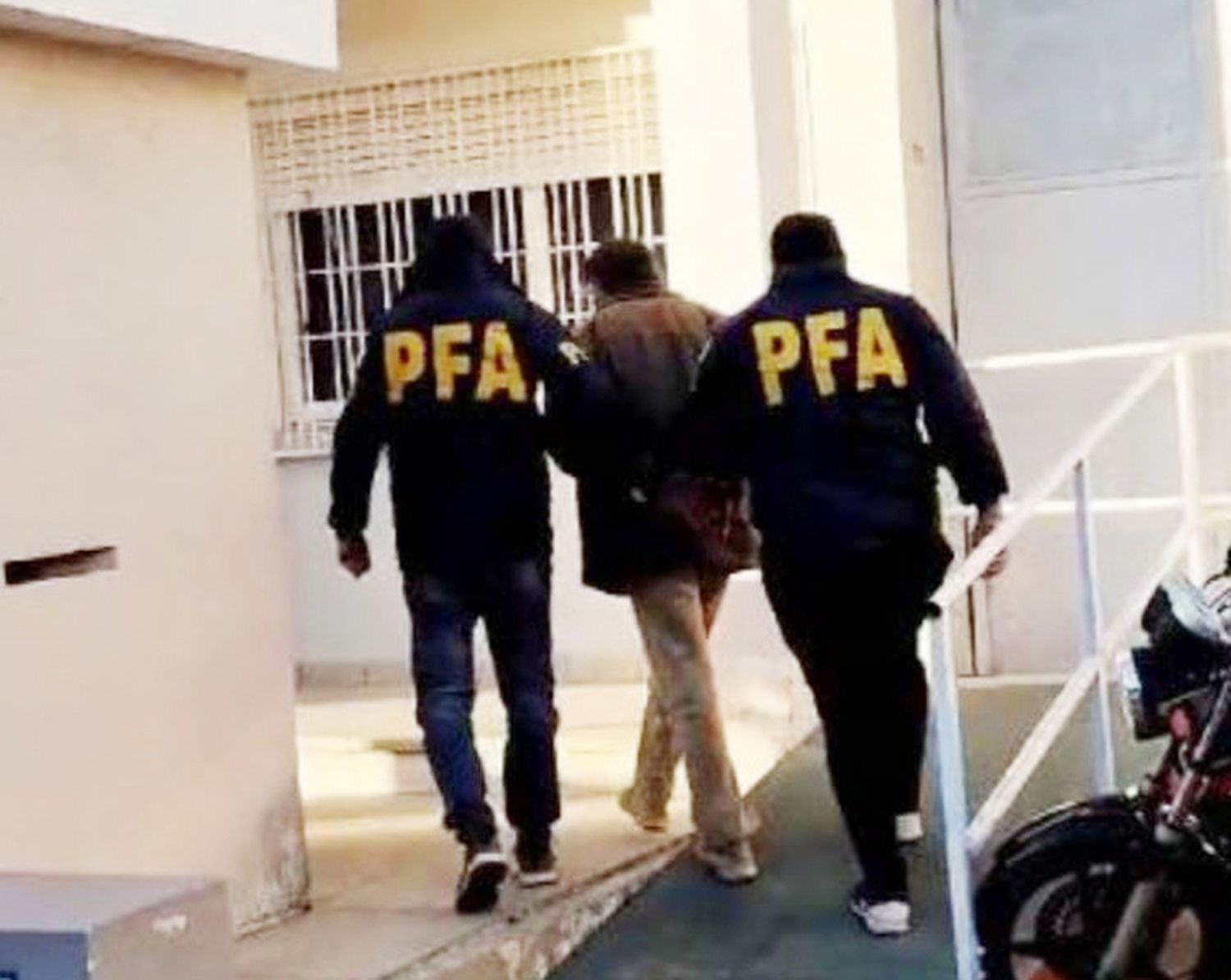 La Policía Federal Argentina apresó a un hombre por narcomenudeo en San Salvador