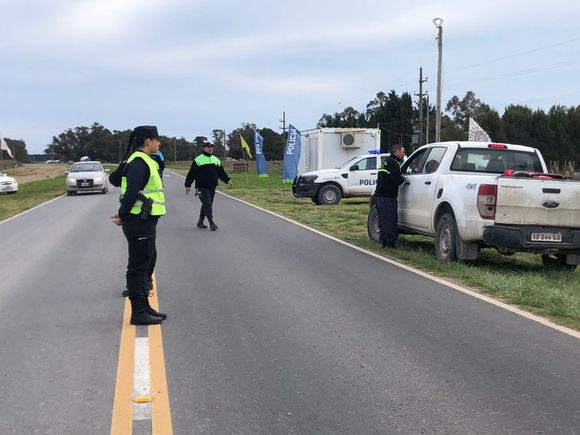 Operativo de control vehicular en el ingreso a Claromecó