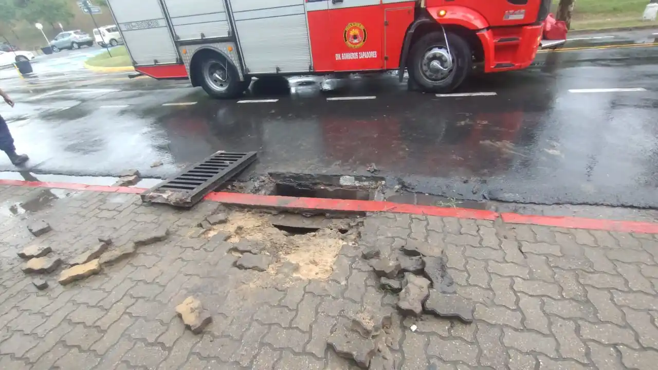 Un hombre en situación de calle fue rescatado tras ser arrastrado por la corriente hasta una alcantarilla en Paraná