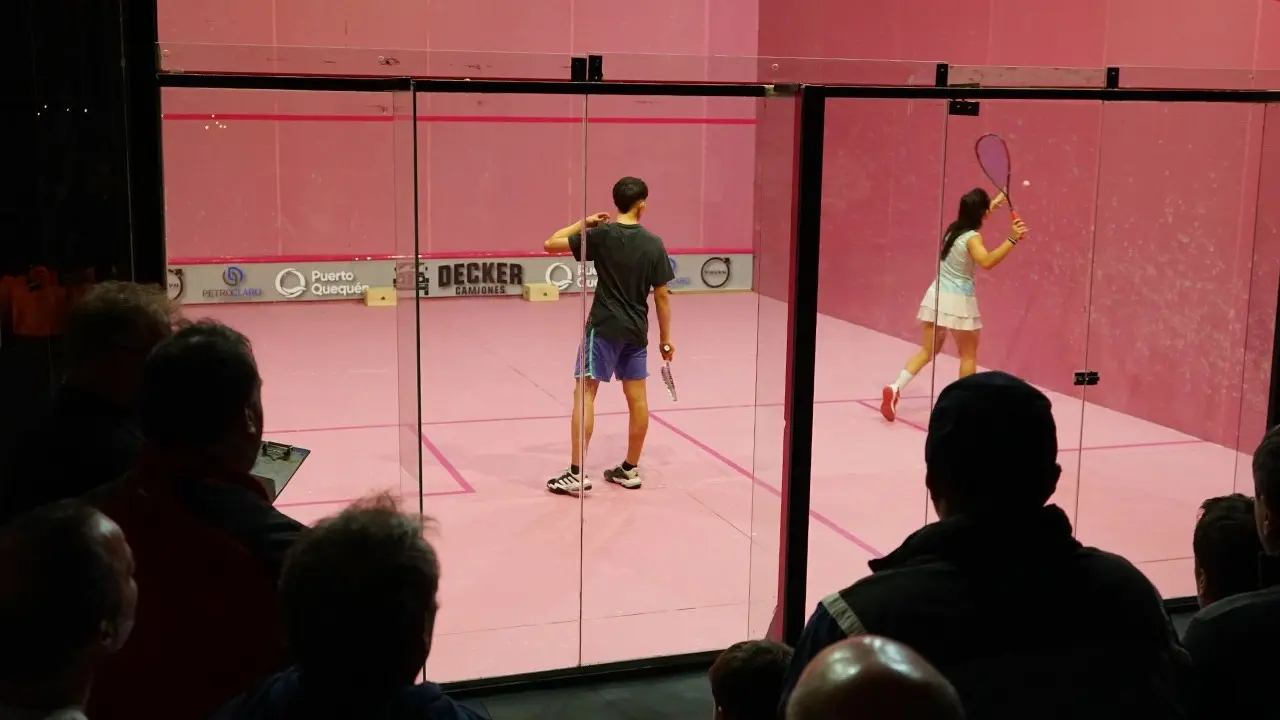 Inaugurada. La cancha vidriada del complejo VDV Squash Necochea