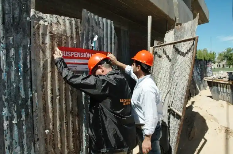 Por riesgo de obreros, suspenden construcciones en San Miguel y San Martín