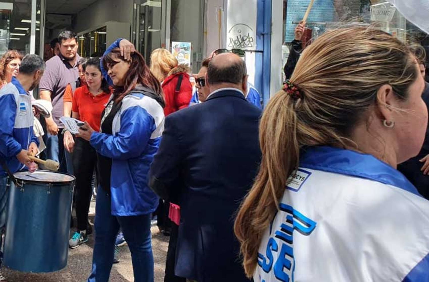 Trabajadores de Torres y Liva: "Necesitamos respuestas urgentes para que la gente pueda cobrar"