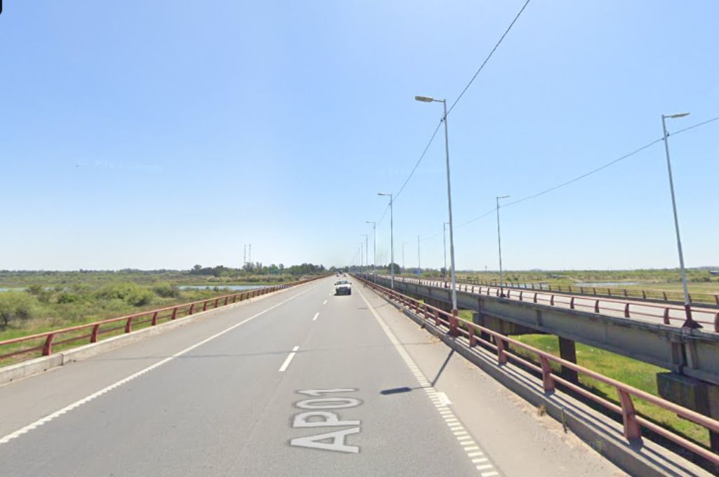 Un taxista recibió un piedrazo en el acceso por autopista a la ciudad de Santa Fe