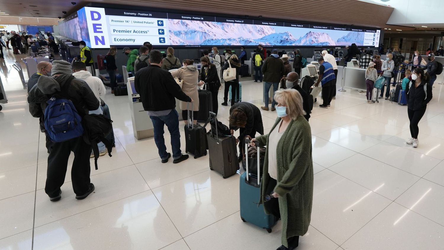 Contagios de Covid: crecen  las cancelaciones de vuelos