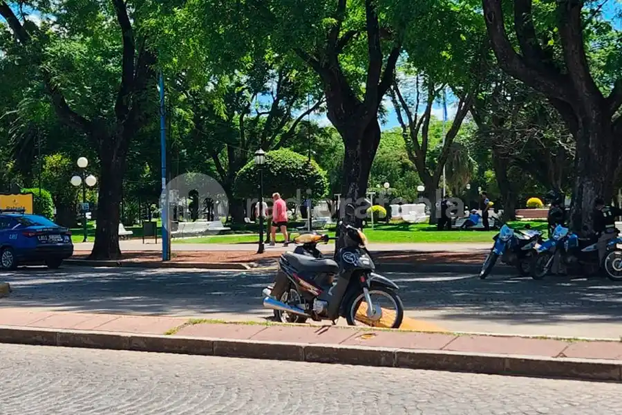 Un menor de edad de 15 años terminó descompensado en la plaza 25 de Mayo