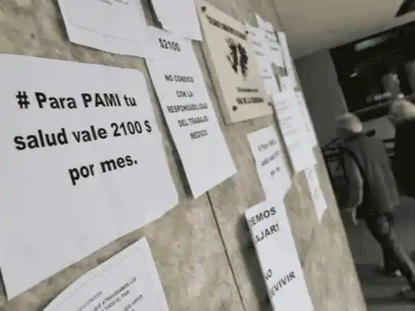 Médicos de PAMI comenzaron un paro de 72 
horas por incumplimiento de sus contratos