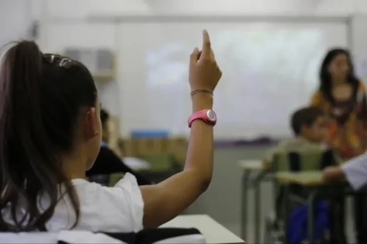 Maestra le consultó a una alumnita por "mamá" y la respuesta la dejó paralizada: "Mi corazón entró en paro y se rompió"