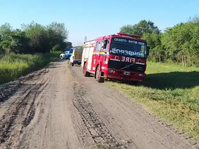 Conmoción en Cerrito: hallaron un auto incendiado con un cuerpo irreconocible en un camino rural