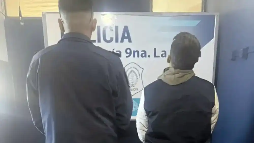 En La Plata, fue detenido un hombre acusado de violencia de género cuando fue a votar.