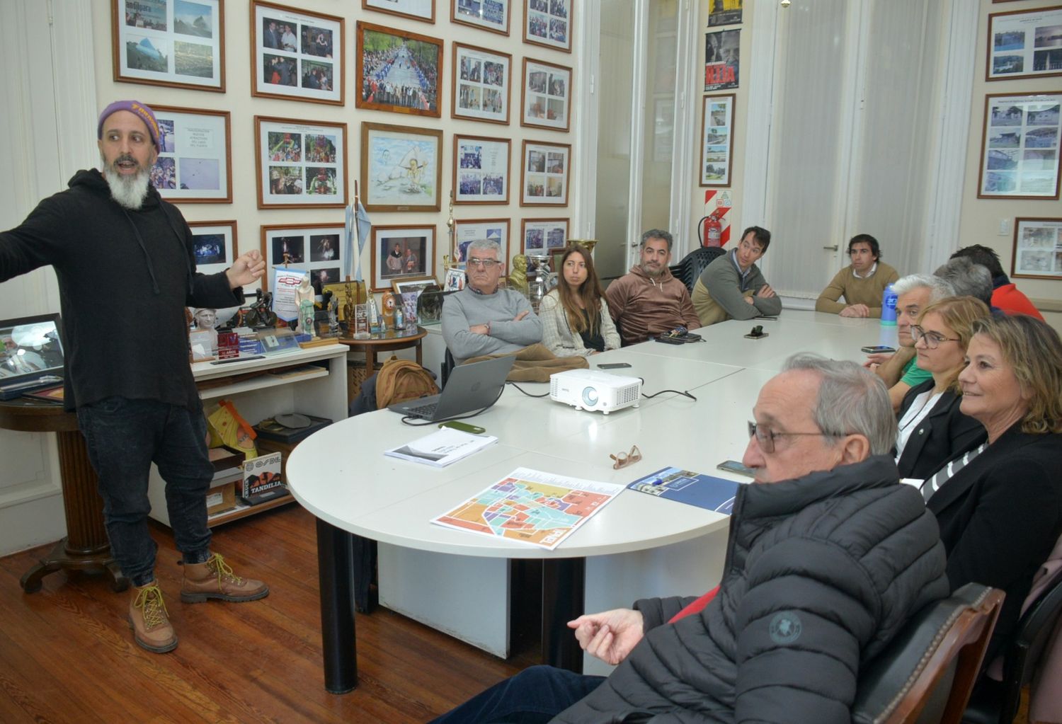 Los datos se compartieron con referentes del sector, en una reunión entre autoridades municipales y el Instituto Mixto de Turismo.