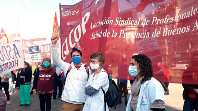 Médicos bonaerenses retoman discusión por aumento salarial con Provincia en medio de la segunda ola de Covid