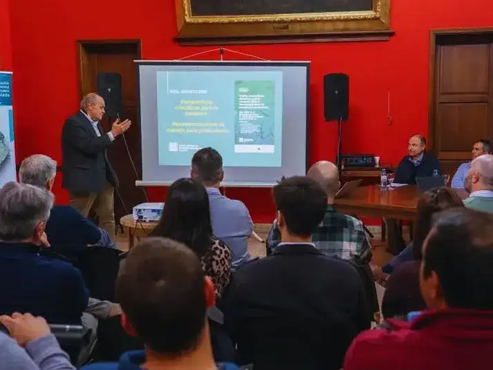 Nicolás Bronzovich presidió la reunión.