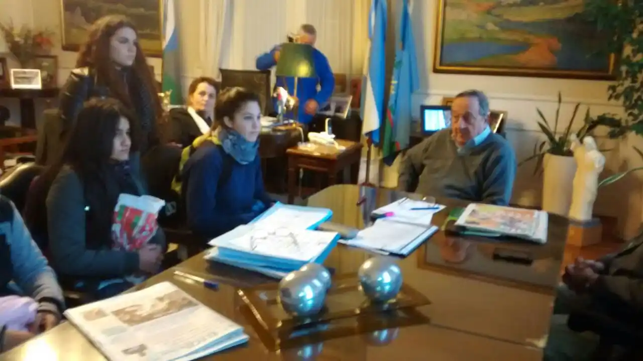 Normal: sentada, marcha, reunión con Lunghi y suspensión de clases