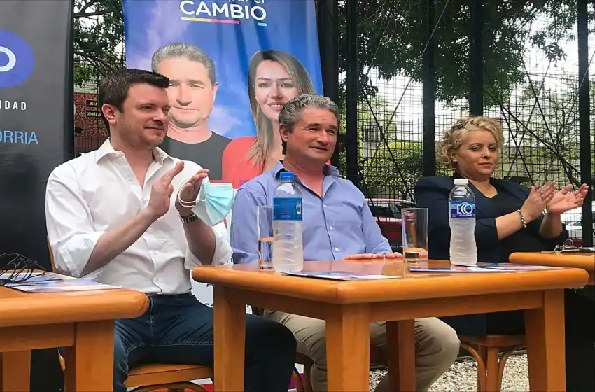 Roy López Molina junto a candidatos del interior provincial