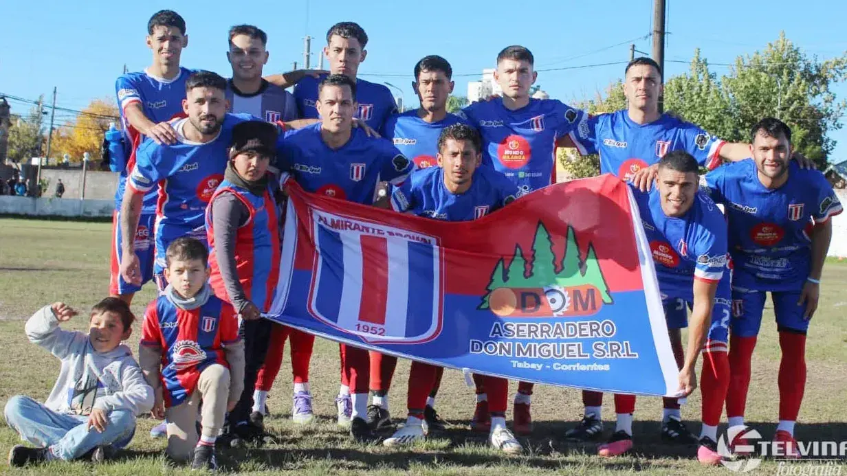 Almirante Brown venció a Atlético Charrúas y sigue acechando al puntero