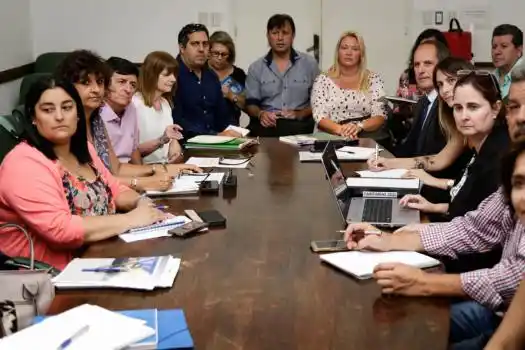 Paritaria docente: infraestructura, licencias, cargos y mobiliario también forman parte del debate