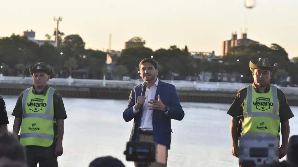 El gobernador Maximiliano Pullaro presentó el programa en la ciudad de Santa Fe.