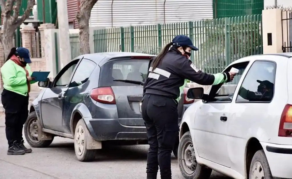 Las provincias aplicaron fuertes multas a infractores de la cuarentena
