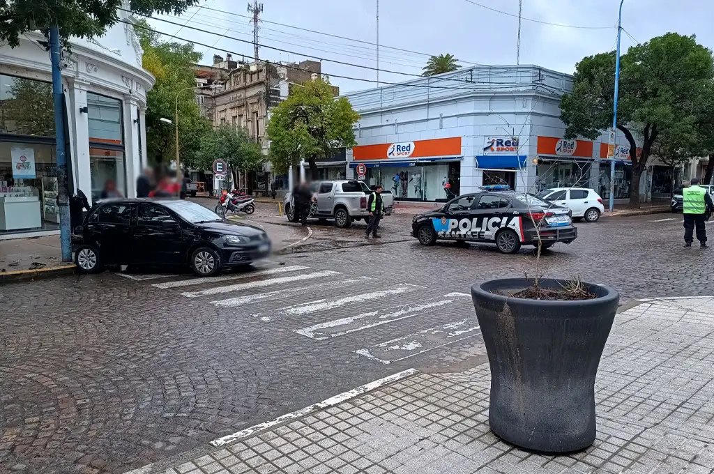 accidente en bv santa fe y pueyrredón - 2