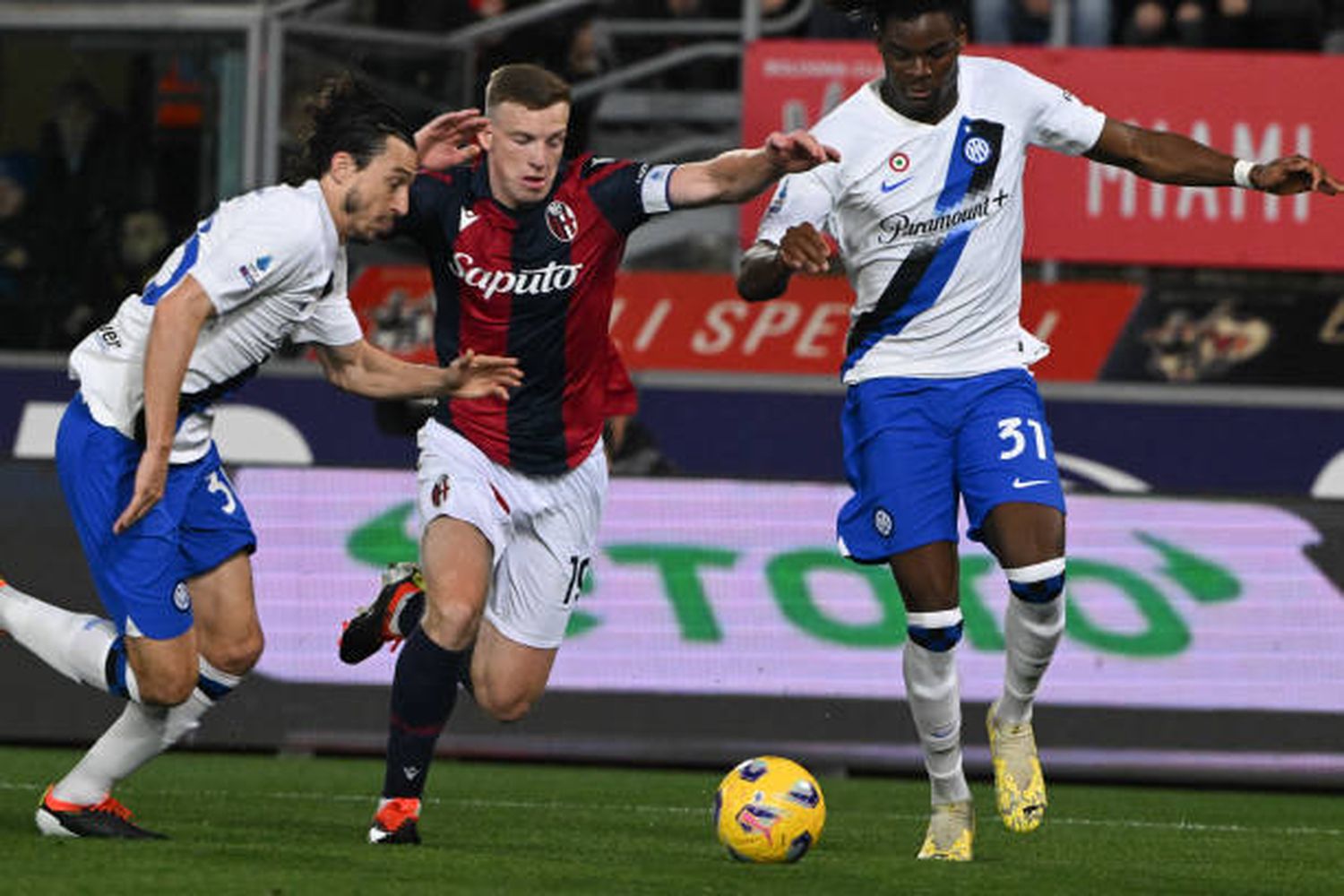 Inter ganó en Bologna y dio otro paso en busca del título