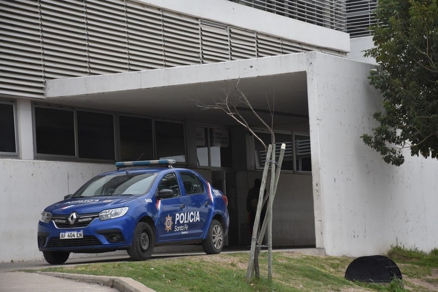 El joven fue trasladado por una ambulancia hasta el Nuevo Hospital Iturraspe. Créditos: Luis Cetraro