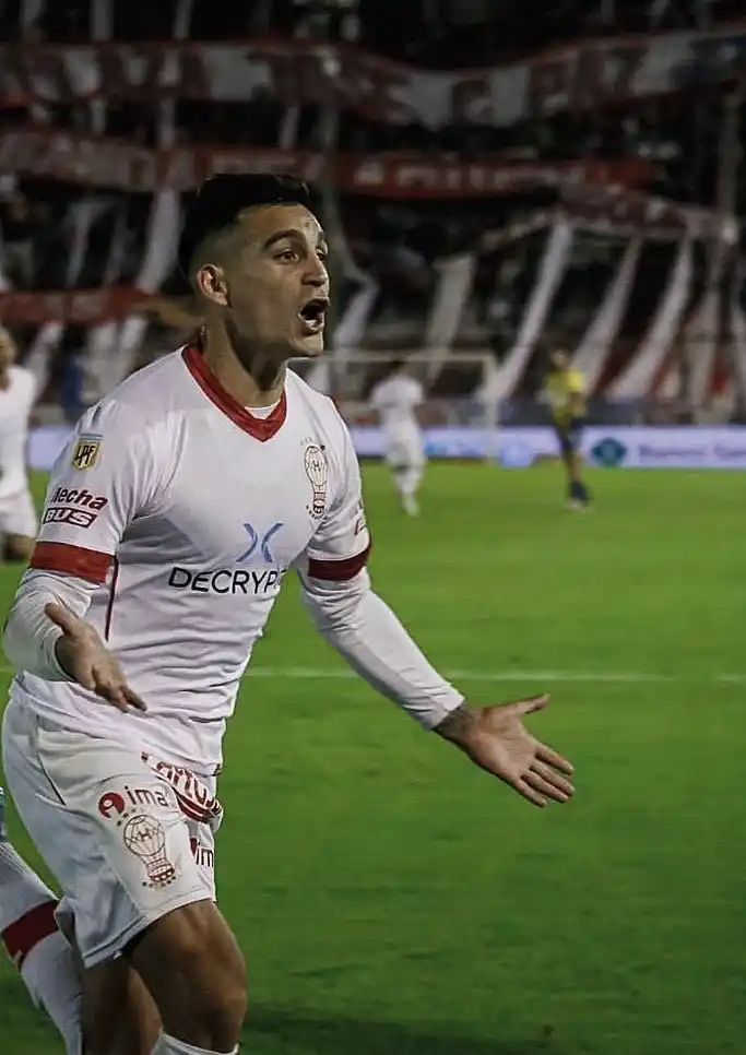 Con un doblete de Cristaldo, Huracán le ganó a Central Córdoba (SE) y es escolta 