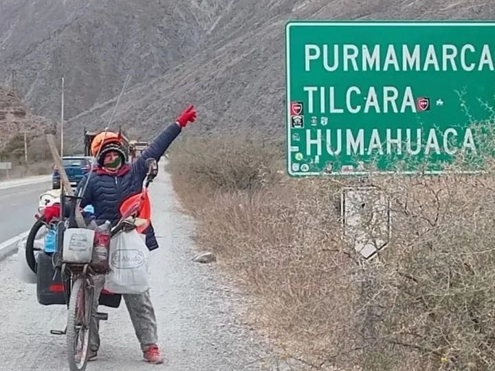 La gualeya Teresita Cardoso alcanzó Purmamarca en su segunda travesía en bicicleta hacia Salta
